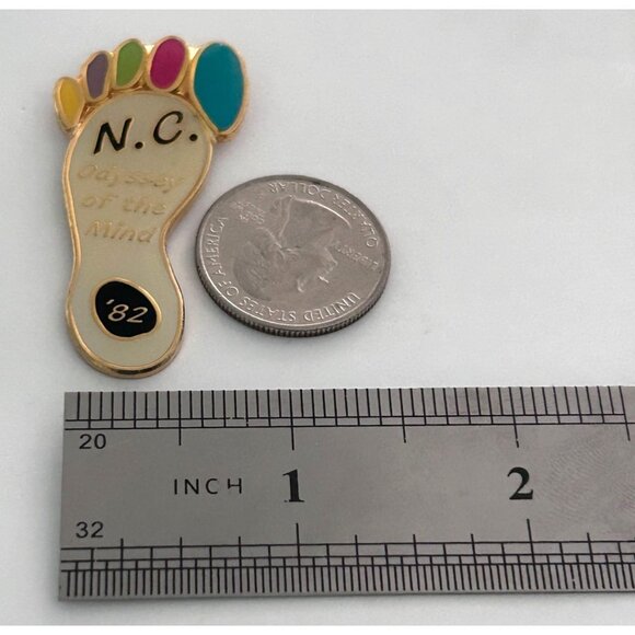 Vintage Odyssey of the Mind Foot North Carolina 1982 Pin - Picture 2 of 3